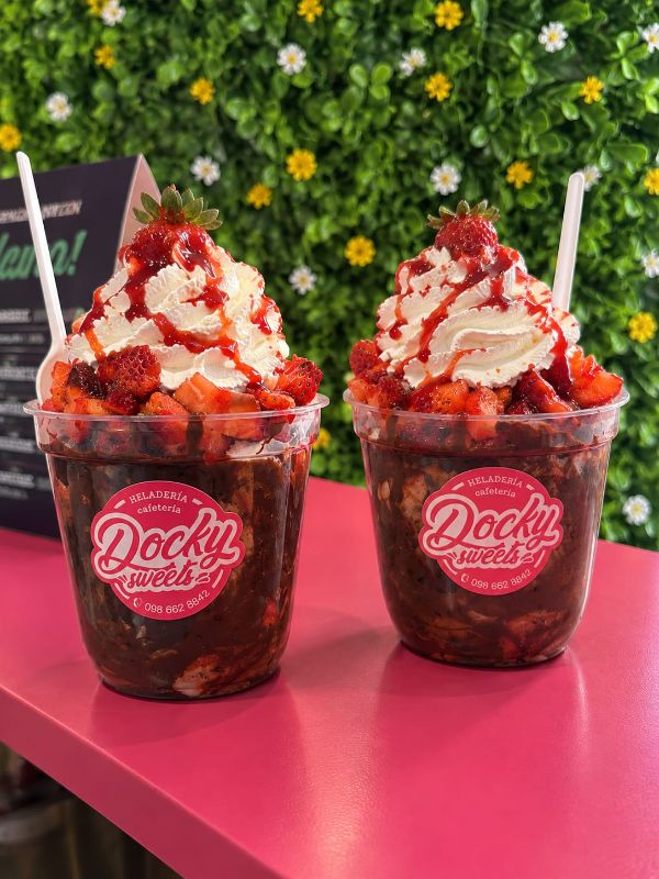 Fresas con crema y avellana