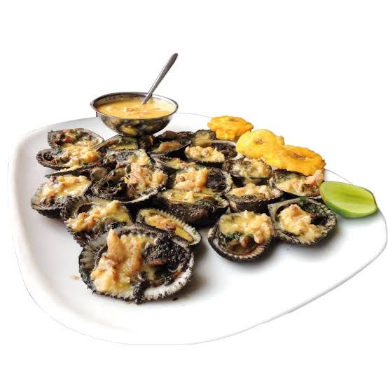 CONCHAS ASADAS EN SALSA DE CANGREJO