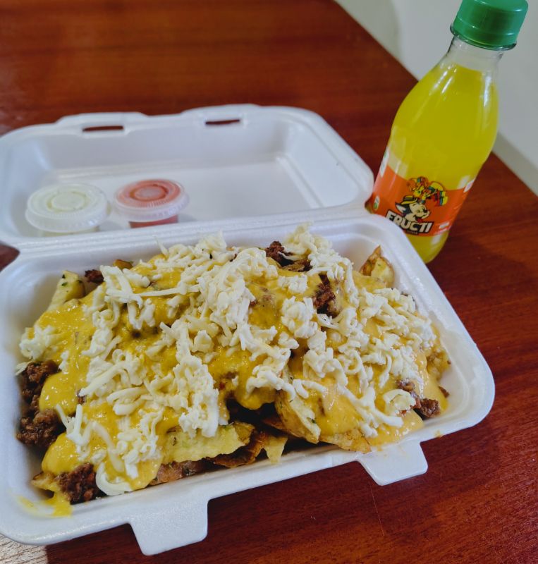 PAPAS CON CHILI