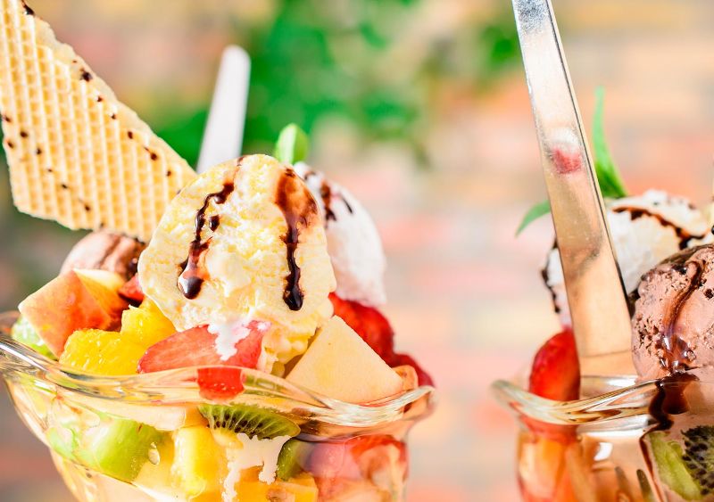 Frutas con Crema con Helado